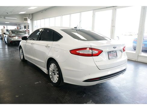 Used 2016 Ford Fusion SE image 5