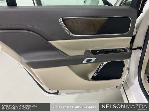 Used 2017 Lincoln Continental Select w/ Technology Package FWD image 19