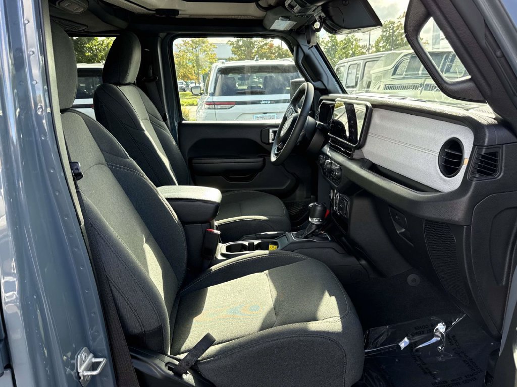 Used 2024 Jeep Wrangler Unlimited w/ Convenience Group AWD/4WD image 15