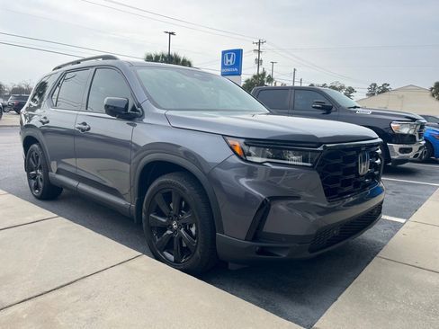 Used 2025 Honda Pilot Black Edition image 1