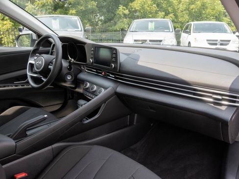 Used 2023 Hyundai Elantra SE FWD image 29
