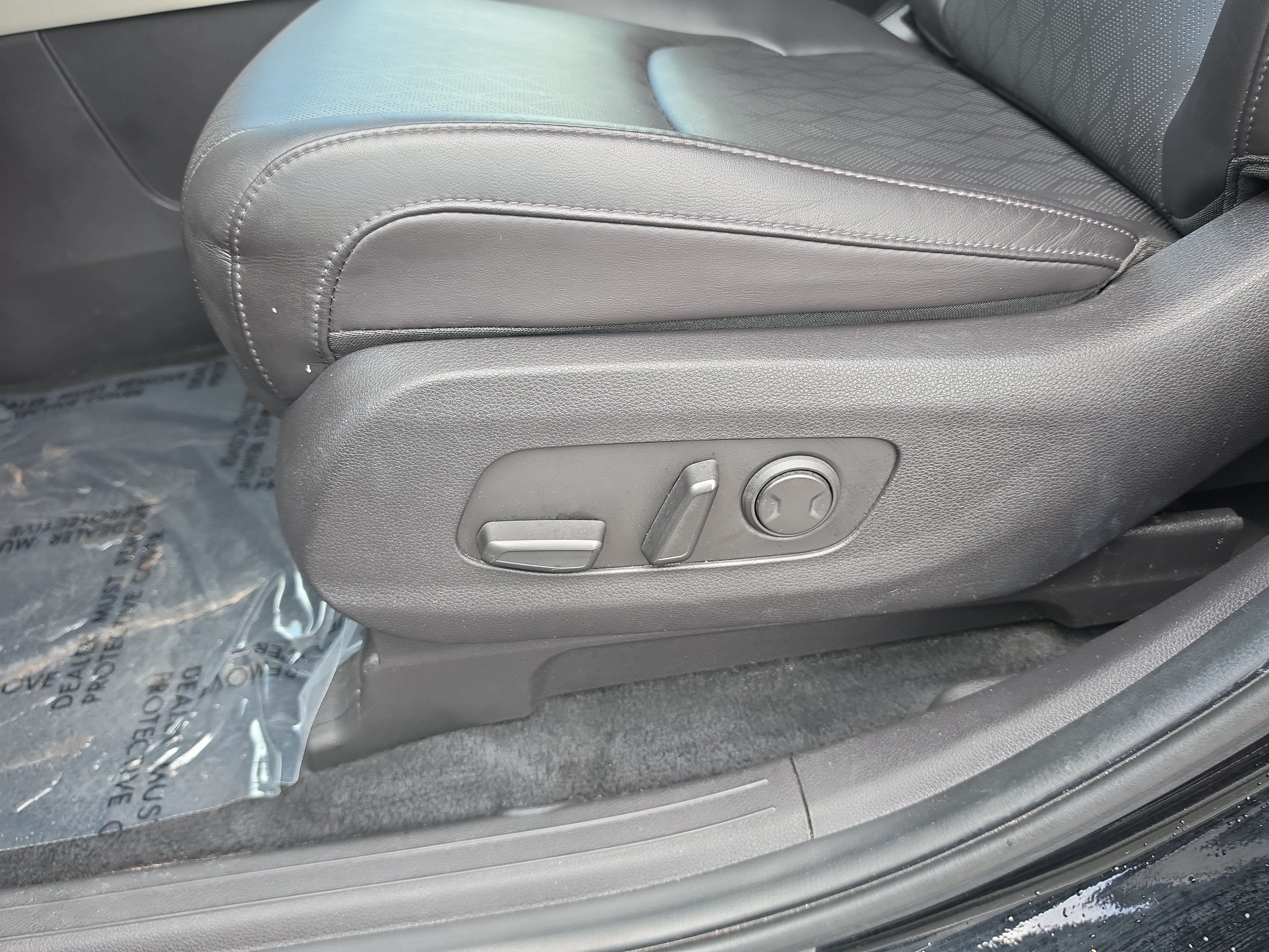 Certified 2024 Kia Carnival EX FWD image 22
