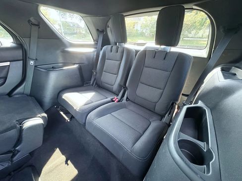 Used 2018 Ford Explorer XLT AWD/4WD image 17