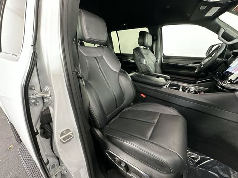 Used 2024 Jeep Wagoneer L Series III w/ Flexible Seating Group AWD/4WD image 26