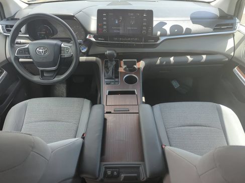 Used 2021 Toyota Sienna LE w/ LE Plus Package FWD image 15