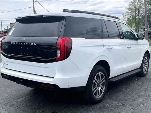 Used 2025 Ford Expedition Active AWD/4WD image 9