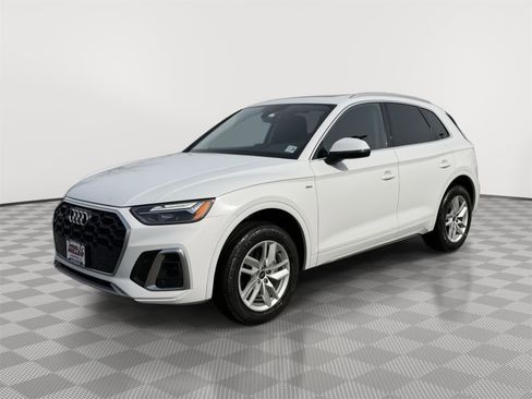 Used 2023 Audi Q5 2.0T Premium w/ Convenience Package image 1