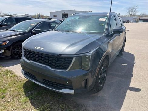 Used 2024 Kia Sorento S FWD image 3