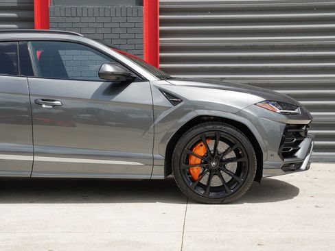 Used 2020 Lamborghini Urus AWD/4WD image 2