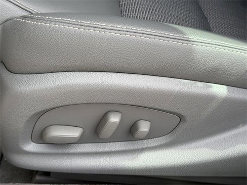 Used 2017 Chevrolet Impala LT w/ Convenience Package image 24