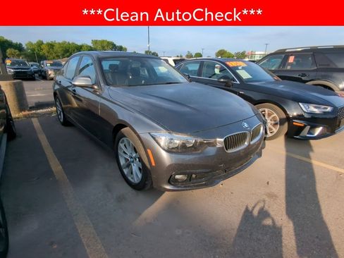 Used 2017 BMW 320i xDrive Sedan AWD/4WD image 3