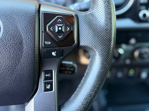 Used 2021 Toyota Tacoma TRD Off-Road w/ Technology Package AWD/4WD image 21