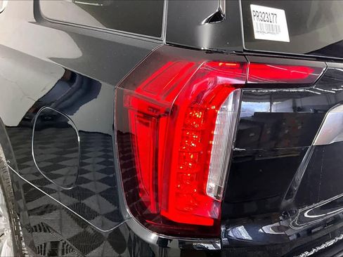 Certified 2023 GMC Yukon Denali w/ Advanced Technology Package image 28