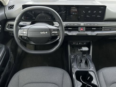 Used 2025 Kia K4 EX image 12