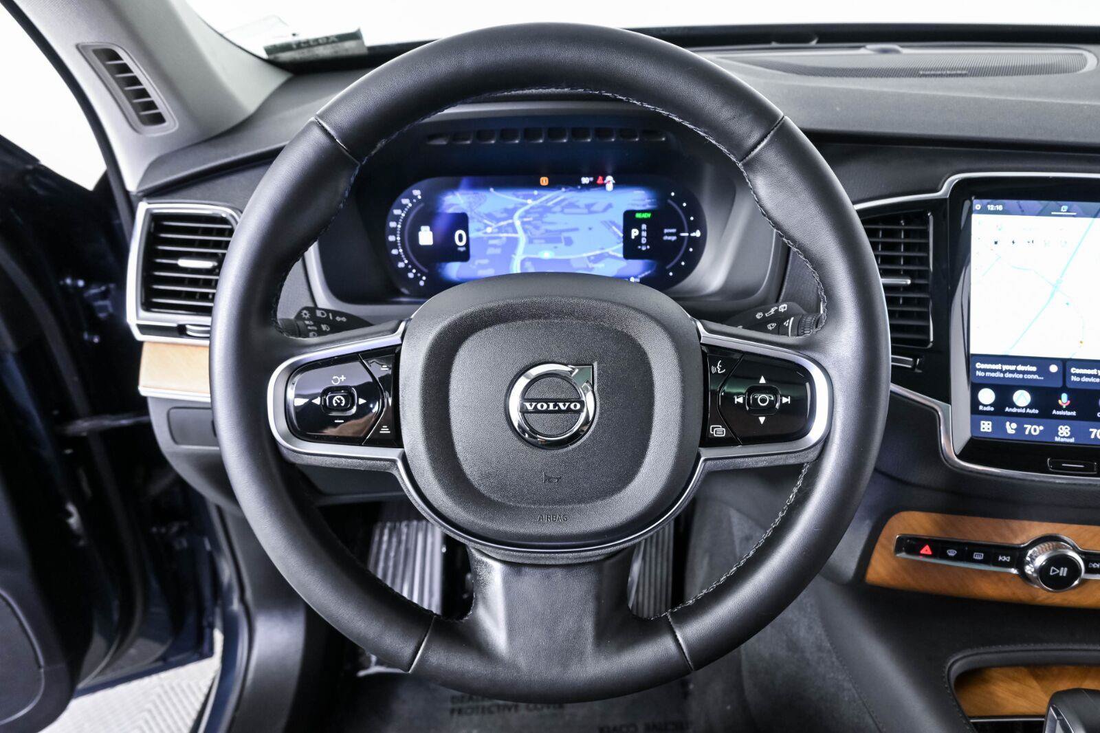 Used 2025 Volvo XC90 T8 Plus w/ Protection Package Premier AWD/4WD image 9