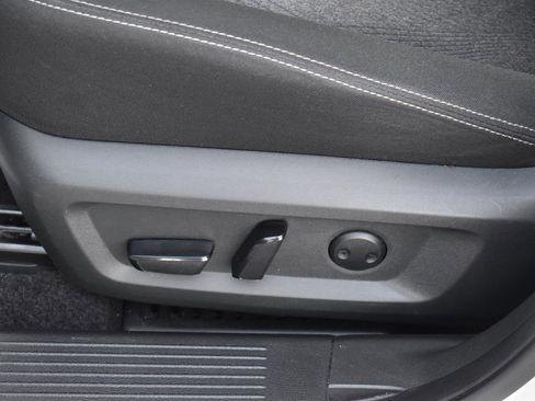 Used 2024 Nissan Rogue SV image 25