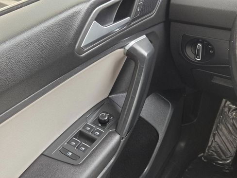 Used 2019 Volkswagen Tiguan SE w/ Panoramic Sunroof Package image 31