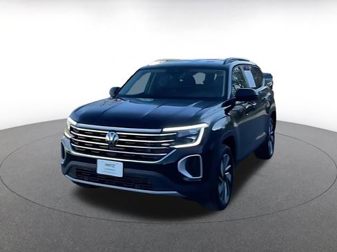 Used 2025 Volkswagen Atlas SE image 3