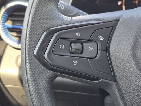 Used 2025 Chevrolet Trax LT FWD image 28