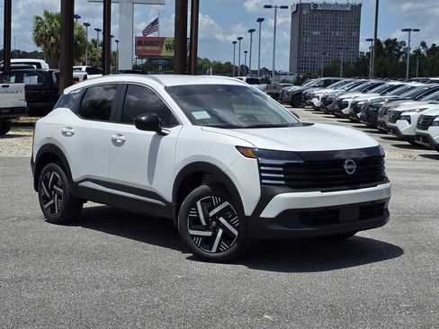 Used 2026 Nissan Kicks SV FWD image 2