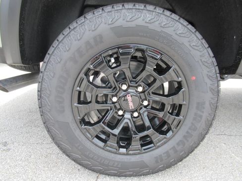 New 2026 GMC Canyon Elevation w/ Convenience Package RWD image 8