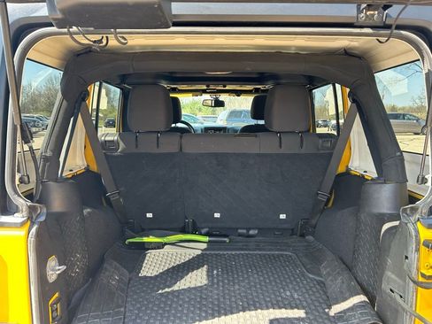 Used 2015 Jeep Wrangler Unlimited Sport w/ Quick Order Package 24S AWD/4WD image 10