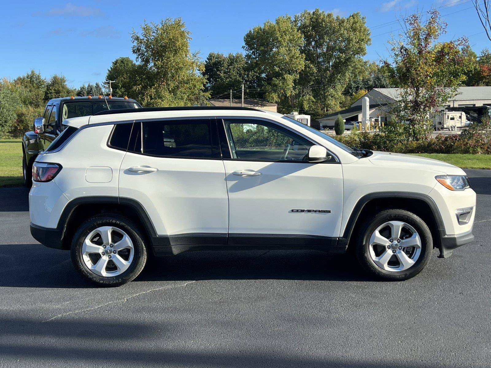 Used 2019 Jeep Compass Latitude w/ Popular Equipment Group AWD/4WD image 41
