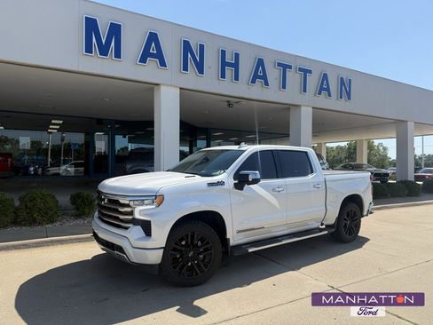 Used 2022 Chevrolet Silverado 1500 High Country w/ High Country Premium Package AWD/4WD image 1