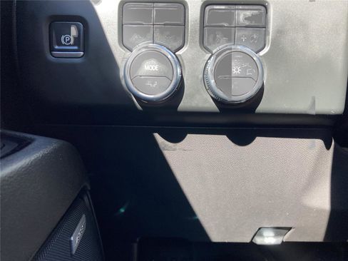 Used 2024 GMC Sierra 1500 AT4 w/ Technology Package image 20