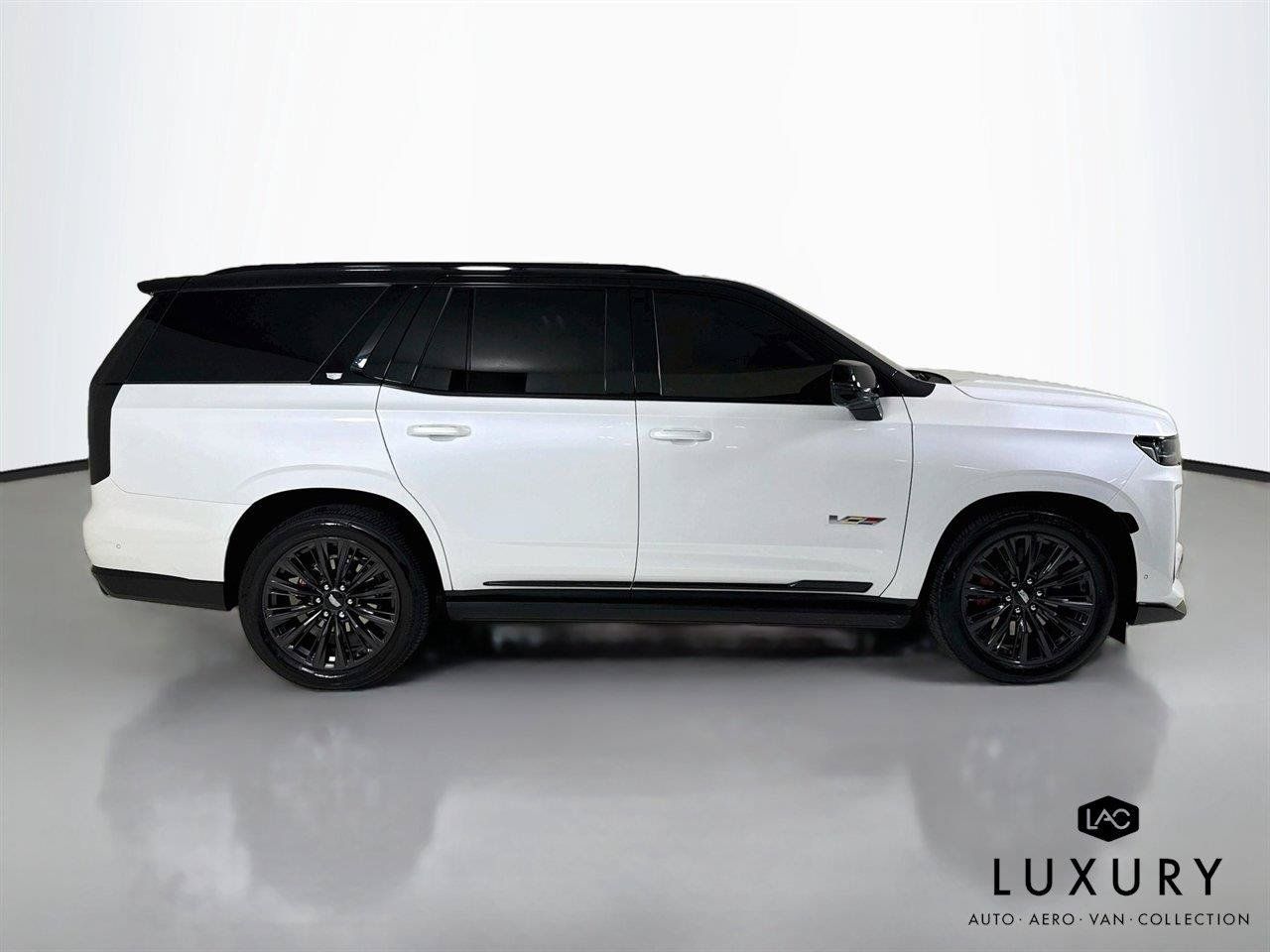 Used 2023 Cadillac Escalade V w/ LPO, ONYX Package AWD/4WD image 4