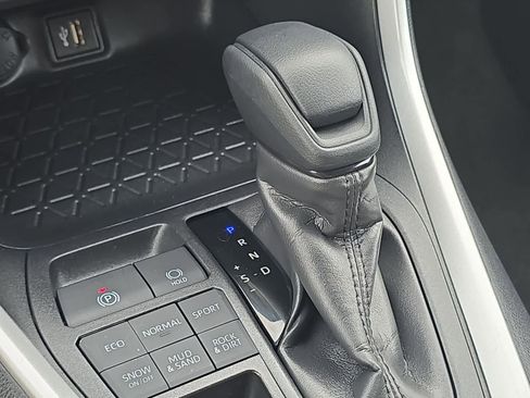 Used 2025 Toyota RAV4 XLE image 25