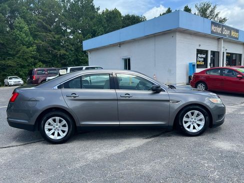 Used 2011 Ford Taurus SE FWD image 4
