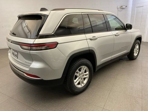 Certified 2023 Jeep Grand Cherokee Laredo AWD/4WD image 7