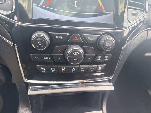 Used 2022 Jeep Grand Cherokee Limited AWD/4WD image 29
