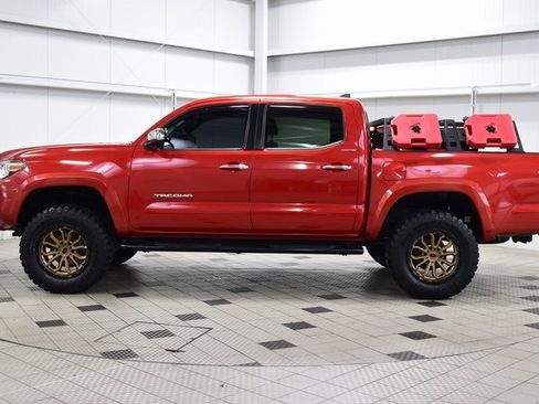Used 2018 Toyota Tacoma Limited image 4