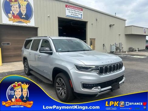 Used 2025 Jeep Wagoneer L Series II w/ 8-pass Seating Package AWD/4WD image 1