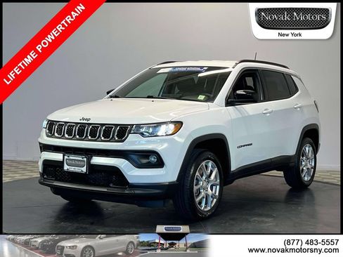 Used 2023 Jeep Compass Latitude AWD/4WD image 4