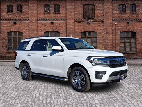 Certified 2023 Ford Expedition Limited image 2