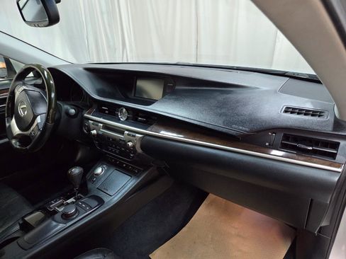 Used 2013 Lexus ES 350 Sedan w/ Luxury Pkg image 17