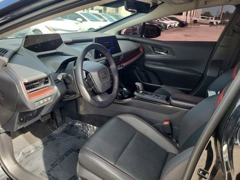 Used 2025 Toyota Prius Plug-In Hybrid image 10