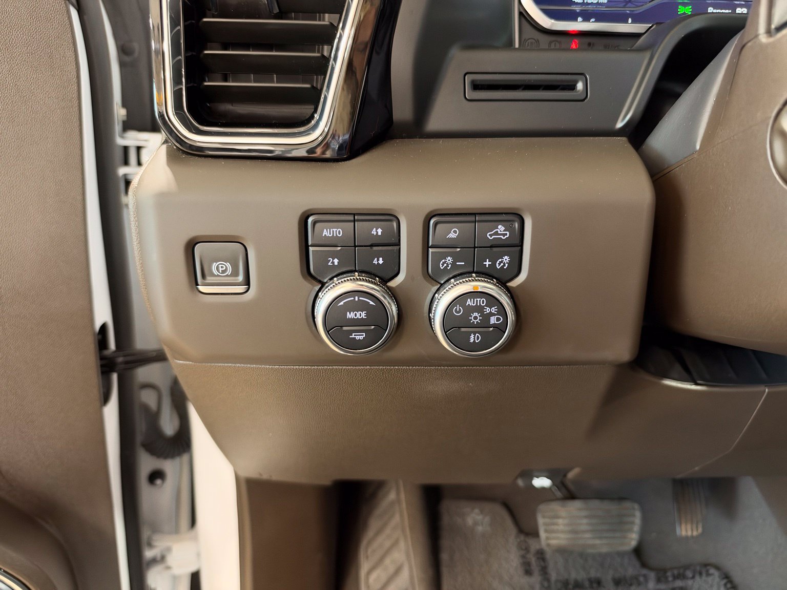 Used 2024 GMC Sierra 1500 Denali AWD/4WD image 23