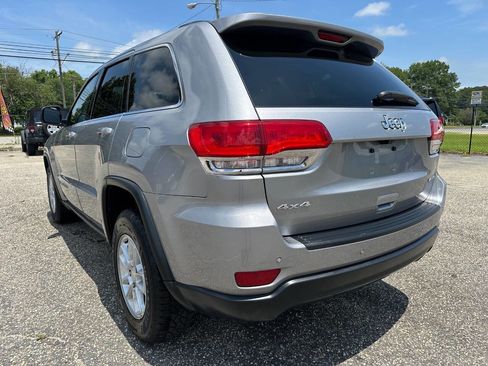 Used 2019 Jeep Grand Cherokee Laredo image 16
