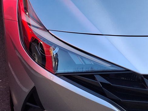 Used 2023 Hyundai Elantra SEL w/ Convenience Package image 9