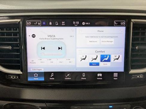 Used 2023 Chrysler Pacifica Touring-L image 29