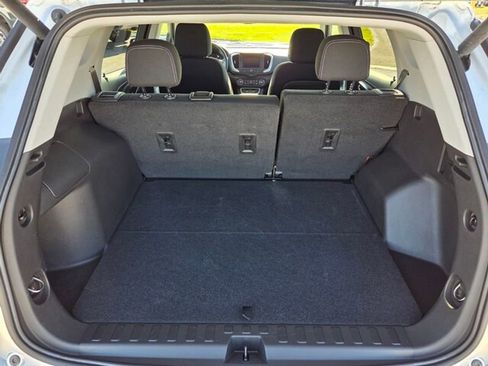 Used 2022 GMC Terrain SLE w/ Driver Convenience Package image 11