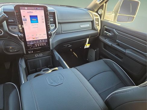 New 2026 RAM 2500 Laramie AWD/4WD image 12