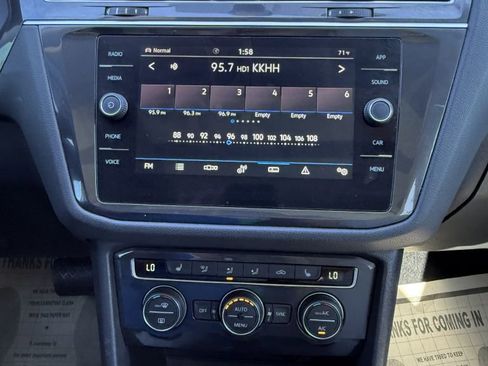 Used 2021 Volkswagen Tiguan SE w/ Panoramic Sunroof Package image 28