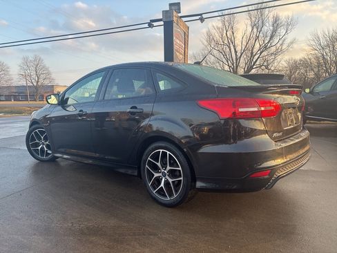 Used 2015 Ford Focus SE w/ SE Ecoboost Package image 4