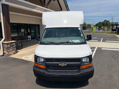Used 2017 Chevrolet Express 3500 RWD image 10