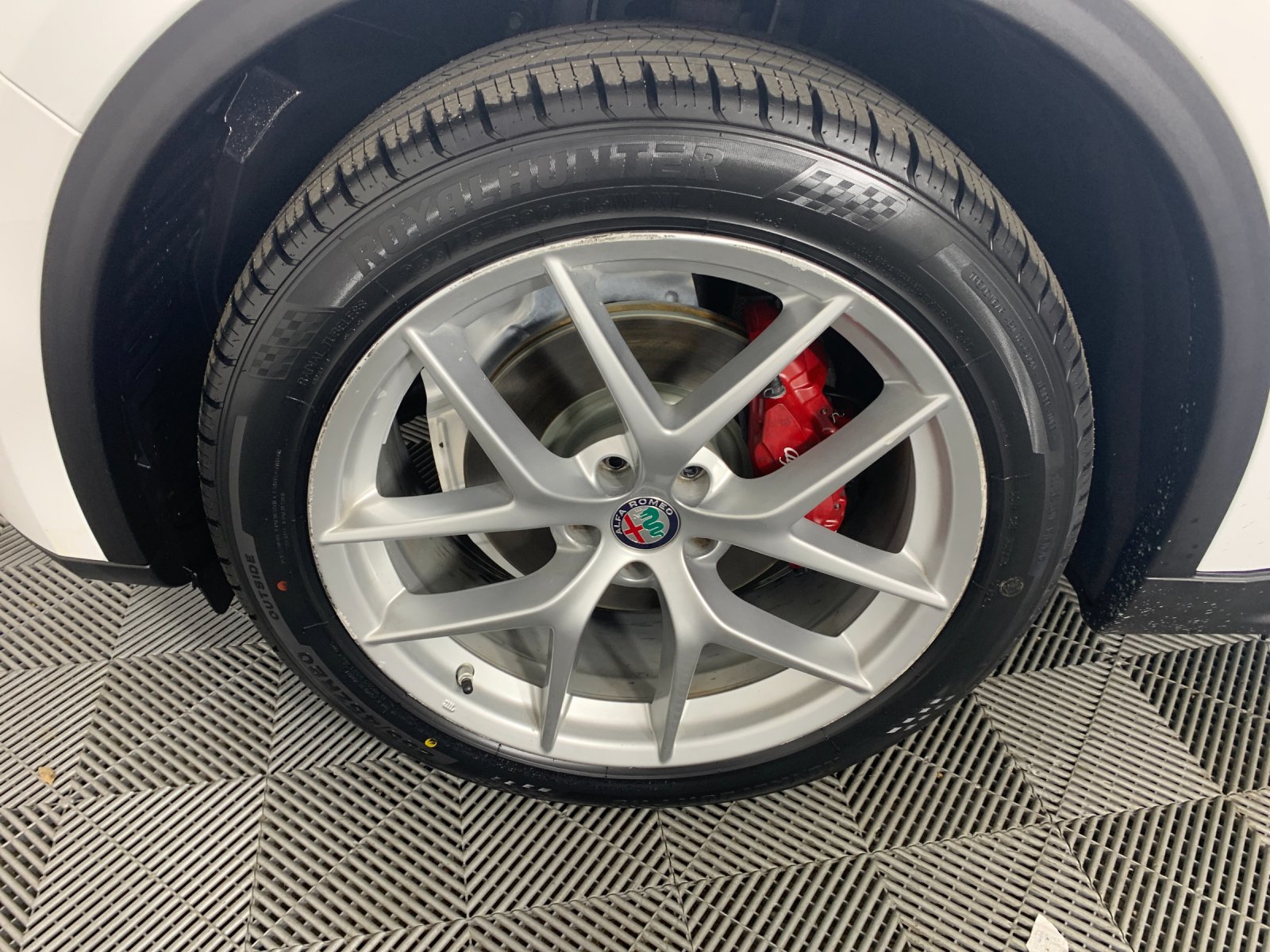 Used 2019 Alfa Romeo Stelvio Ti AWD/4WD image 11
